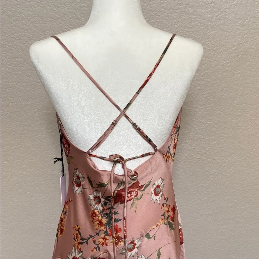 Elegant Dark Blush Floral Slip Dress, size M by ASTR The Label - Picture 5 of 16